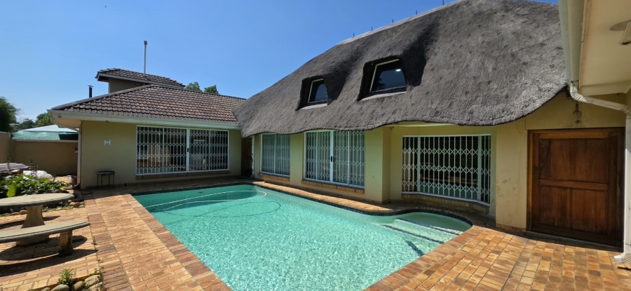 To Let 4 Bedroom Property for Rent in Grimbeeck Park North West